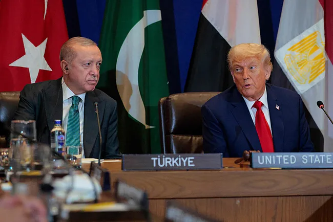 bmde-gazze-zirvesi-baskan-erdogan-ile-trump-bir-araya-geldi-1758659634872.jpeg BM'de Gazze Zirvesi! Başkan Erdoğan ile Trump bir araya geldi