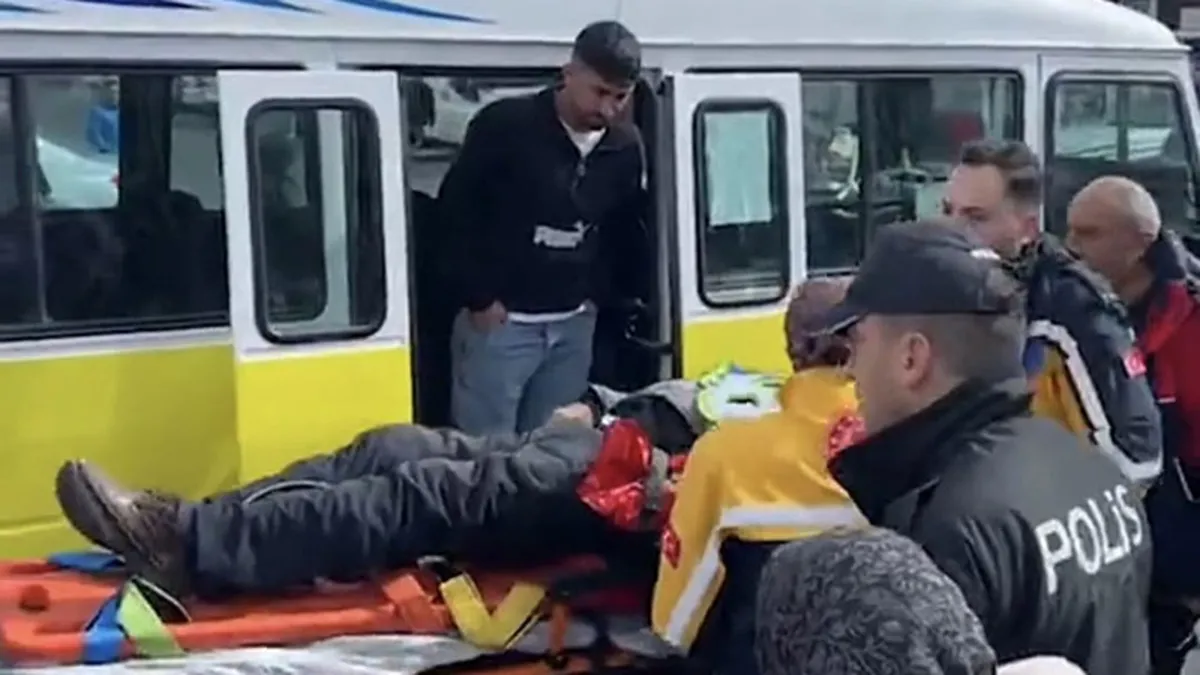 Kayseri'de feci kaza: Minibüsten inerken yere düştü! Hastanede hayatını kaybetti Kayseri'de feci kaza: Minibüsten inerken yere düştü! Hastanede hayatını kaybetti