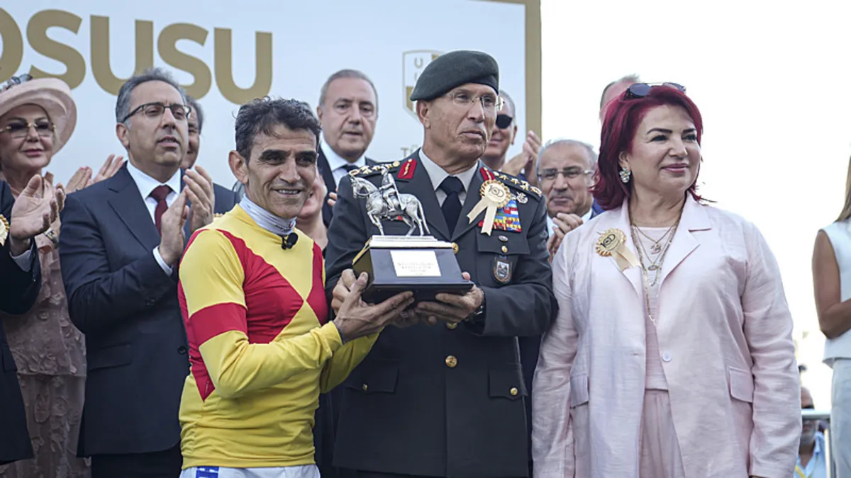 100. Gazi Koşusu’nda ödül töreni düzenlendi! 100. Gazi Koşusu’nda ödül töreni düzenlendi!