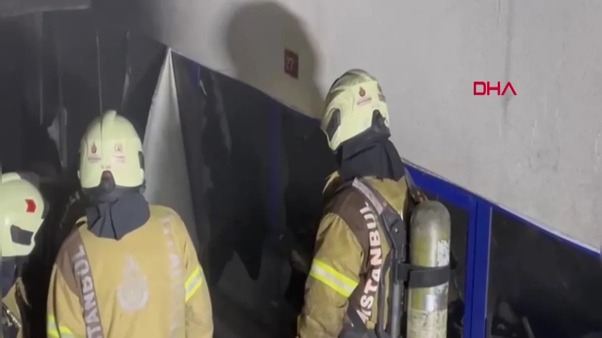 Maltepe’de oto tamirhanesinde yangın; 3 kişi dumandan etkilendi | Video videosunu izle Maltepe’de oto tamirhanesinde yangın; 3 kişi dumandan etkilendi | Video videosunu izle