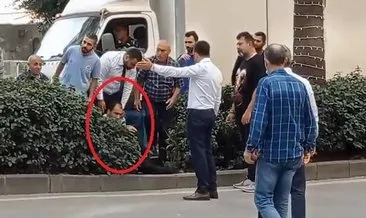Yer Adana: Kapkaççıyı yakalayıp polise teslim ettiler! #adana Yer Adana: Kapkaççıyı yakalayıp polise teslim ettiler! #adana