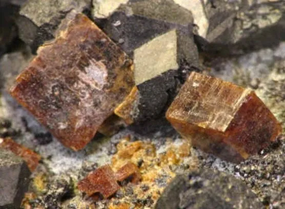 Perovskite minerali veri transferini 1.000 kat hızlandırıyor