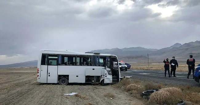Konya Da Lastigi Patlayan Midibus Devrildi 14 Yarali Son Dakika Haberler