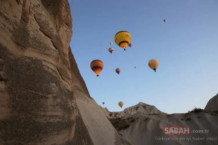 Kapadokya’nın masalsı güzelliği balonlarla renkleniyor
