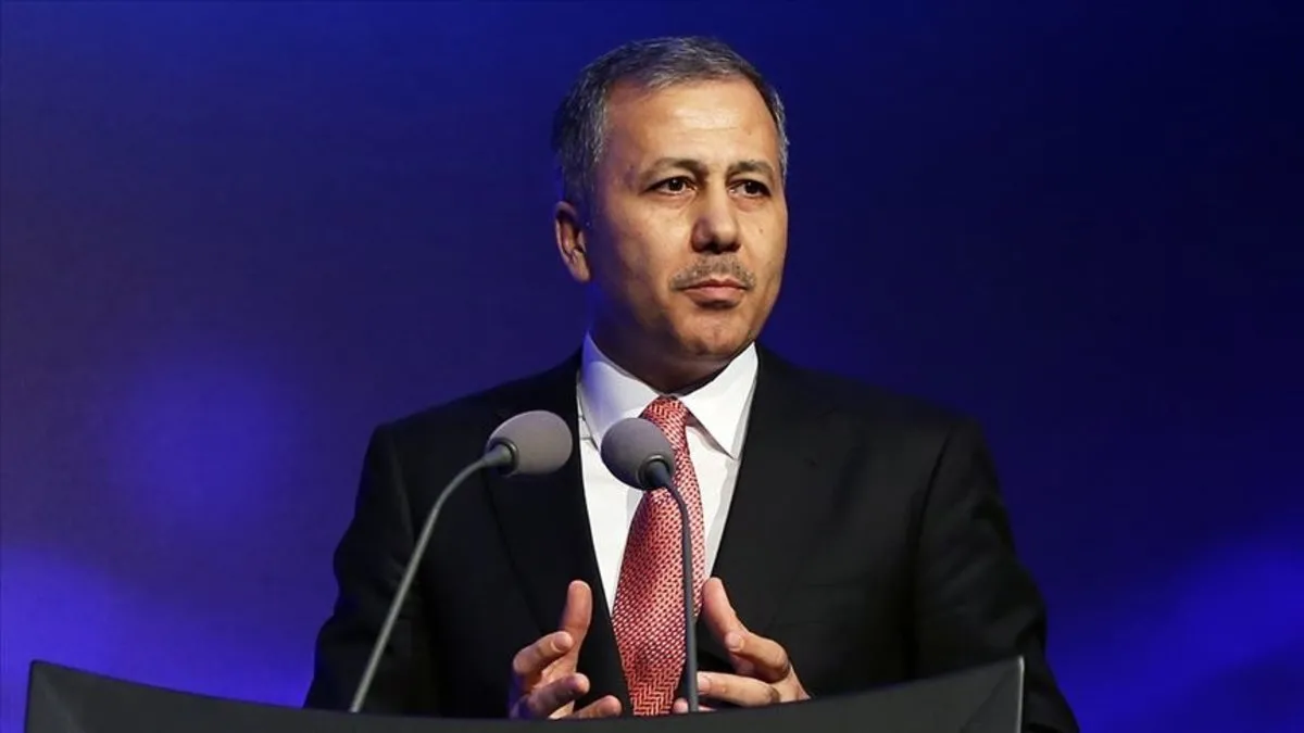 Bakan Yerlikaya: 17 bin 684 FETÖ’cü gözaltına alındı 3 bin 185’i tutuklandı Bakan Yerlikaya: 17 bin 684 FETÖ’cü gözaltına alındı 3 bin 185’i tutuklandı