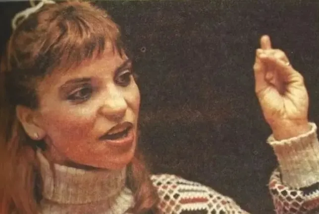 Şöhret basamakları onun için çok zordu... Şimdilerde güçlü sesiyle kulakların pasını siliyor! Ünlü sanatçıyı tanıyabildiniz mi?