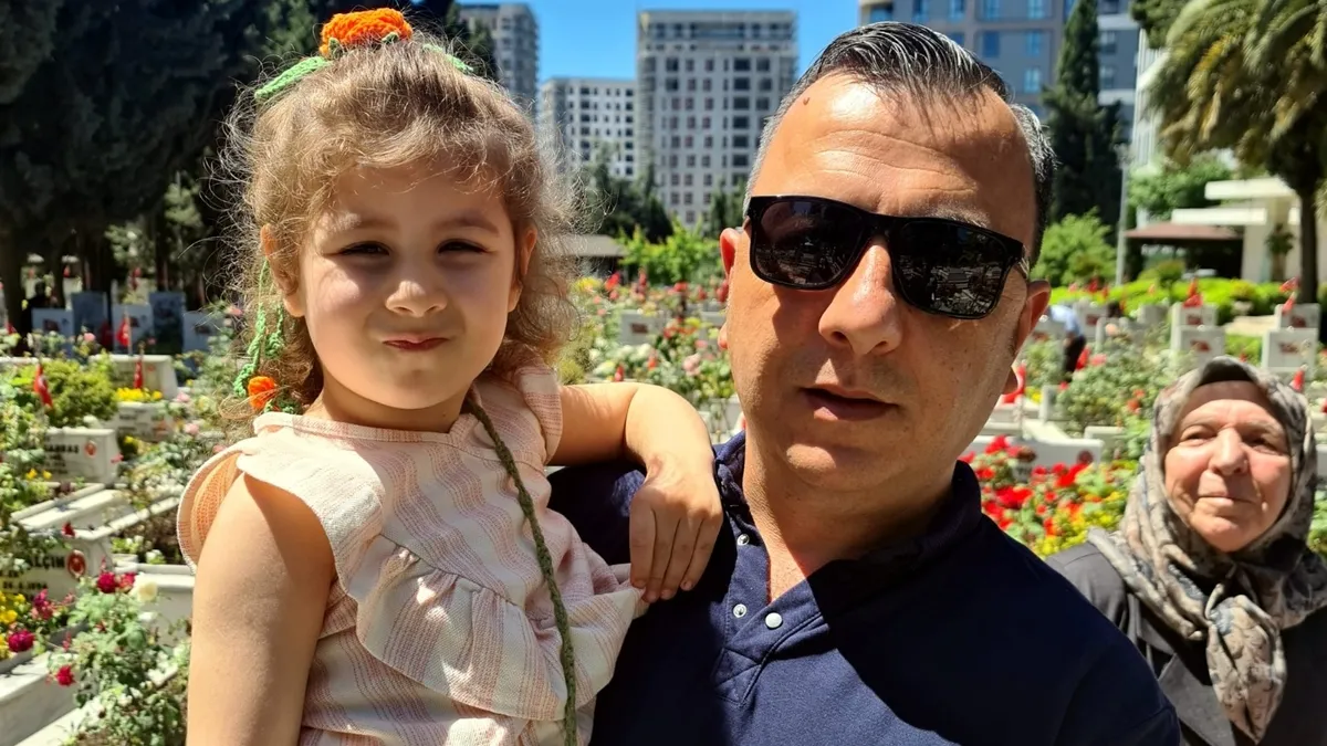 Kurbanı kesmeden şehitlerine koştular – Yaşam Haberleri Kurbanı kesmeden şehitlerine koştular – Yaşam Haberleri