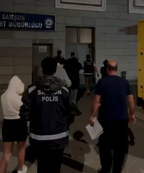samsunda-fuhus-operasyonu-2-kisi-gozaltina-alindi-1758882420728.jpg