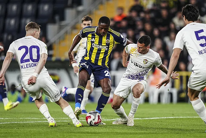 canli-super-ligde-fenerbahce-eyupspor-maci-1779039379031.jpeg