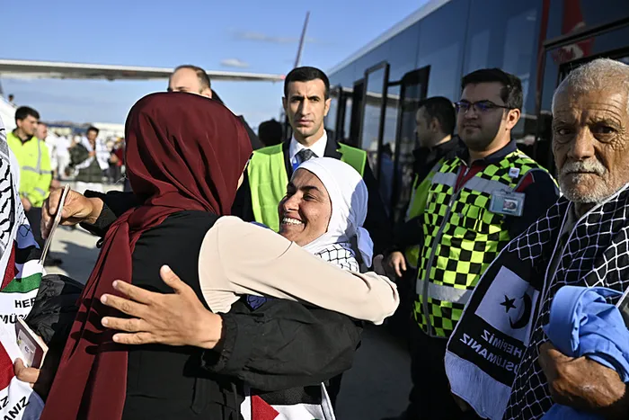 Son dakika | Sumud Filosu'nda yer alan vatandaşlarımız ülkeye döndü: 36'sı Türk 137 aktivisti taşıyan uçak İstanbul'a indi!