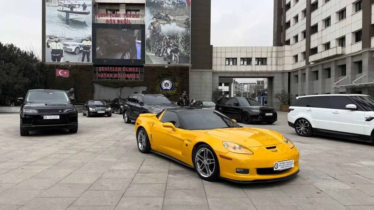 Lüks otomobil kaçakçılığında pes dedirten yöntem: O fenomenin aracı da Interpol listesinde! Lüks otomobil kaçakçılığında pes dedirten yöntem: O fenomenin aracı da Interpol listesinde!