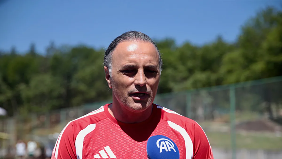 Esenler Erokspor Teknik Direktörü Mustafa Gürsel