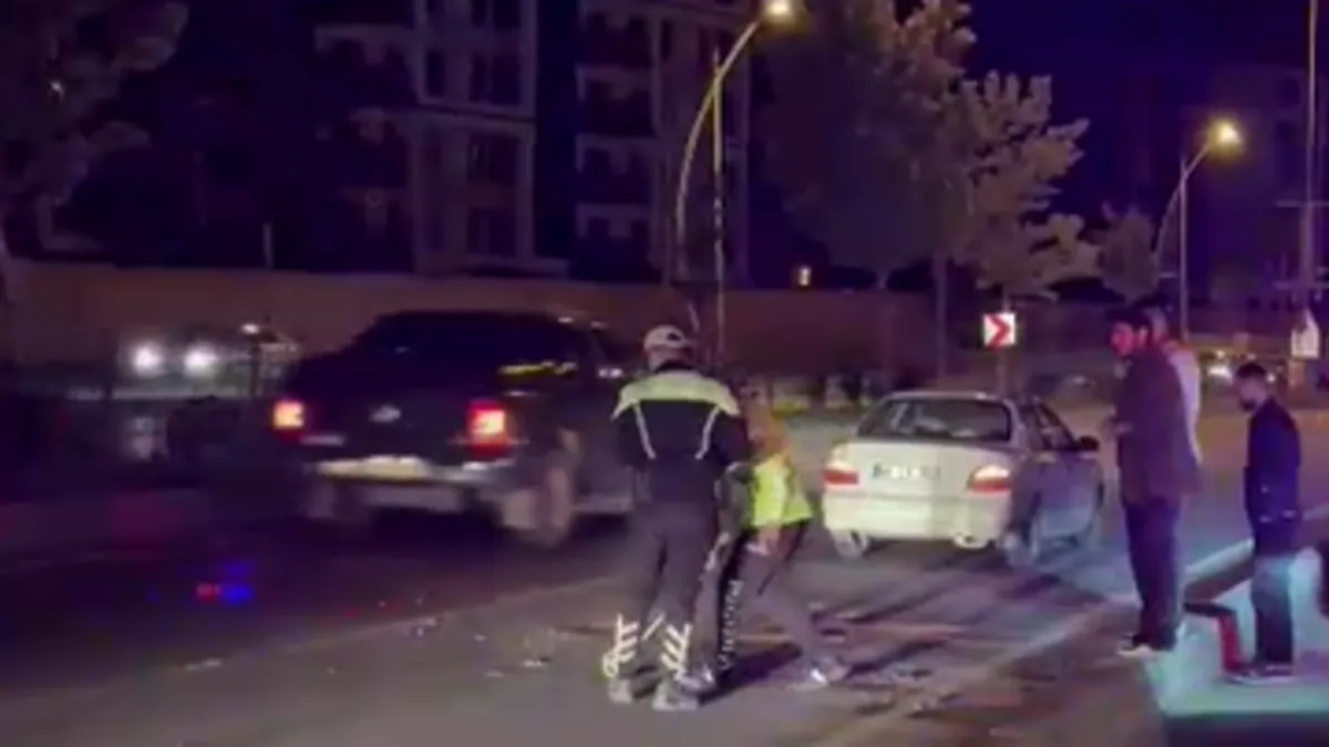 Malatya’da feci kaza: İki otomobil peş peşe çarptı! Talihsiz yaya kurtarılamadı… Malatya’da feci kaza: İki otomobil peş peşe çarptı! Talihsiz yaya kurtarılamadı…