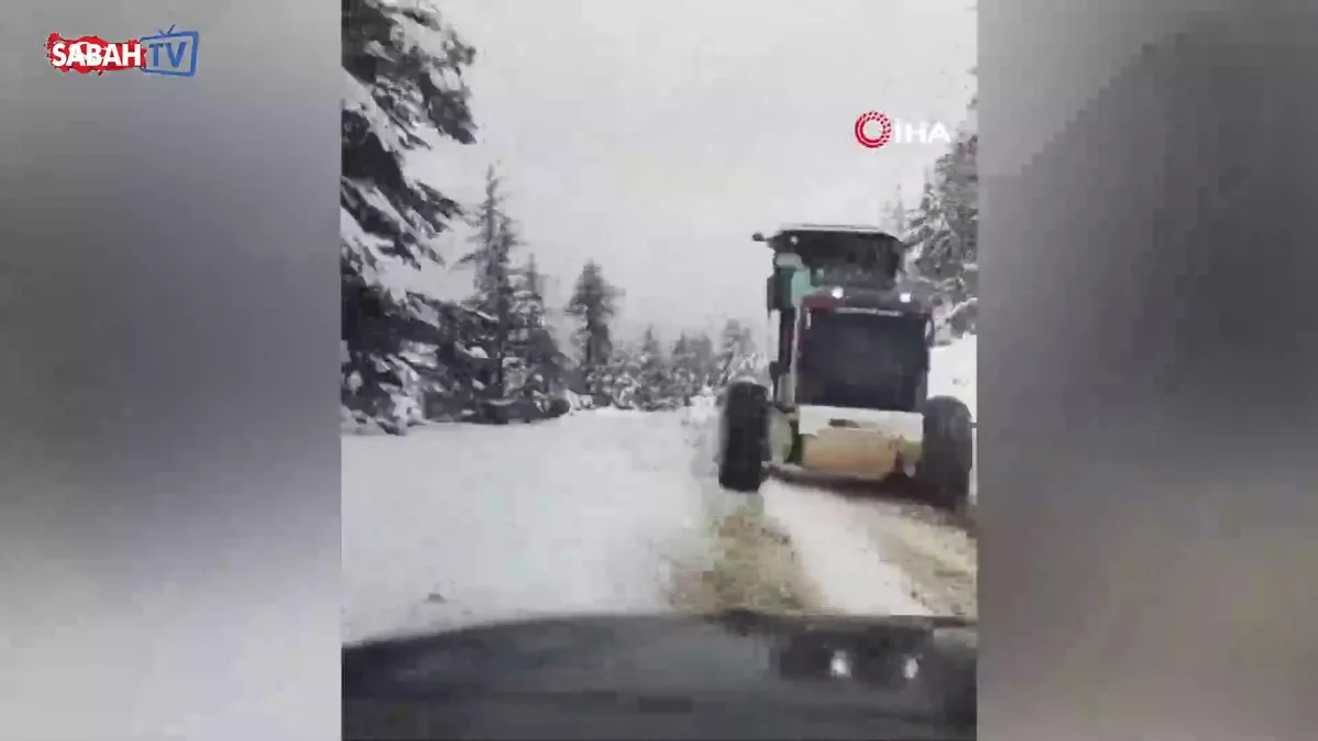 Kar kalınlığı 1 metreye ulaştı, mahsur kalan vatandaş kurtarıldı videosunu izle Kar kalınlığı 1 metreye ulaştı, mahsur kalan vatandaş kurtarıldı videosunu izle