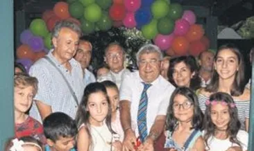 Çocuk ressamlar eserlerini sundu