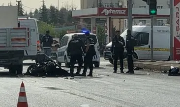 Kırmızı ışıkta bekleyen kamyona çarpan motosiklet sürücüsü hayatını kaybetti #corum