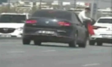 Bayrak hassasiyeti duygulandırdı! Trafikte aracının birden durdurarak... #izmir Bayrak hassasiyeti duygulandırdı! Trafikte aracının birden durdurarak... #izmir