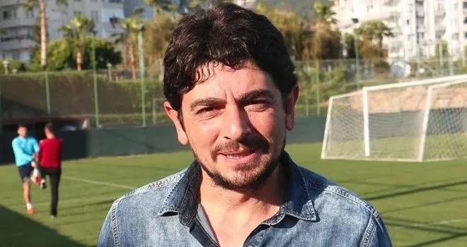 son-dakika-taner-savuttan-aci-haber-geldi-cenazesi-yanlislikla-adanaya-goturulmustu-1676978450415.jpg