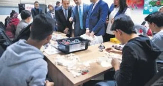 Suriyeli öğrencilere robotik eğitim