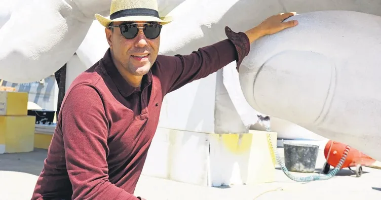 Anthony Quinn’in oğlu Lorenzo Quinn Bodrum’da