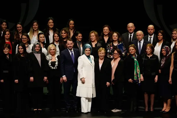 ‘Kadınlar korkmayın araştırın, farklı düşünün!’