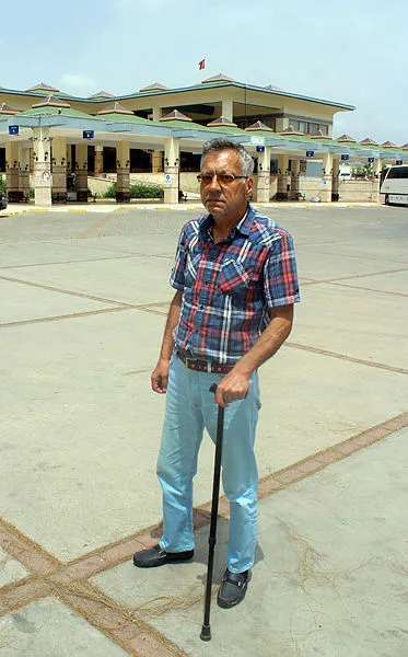 Alkol ve kumar illeti eÅinden, iÅinden ve servetinden etti