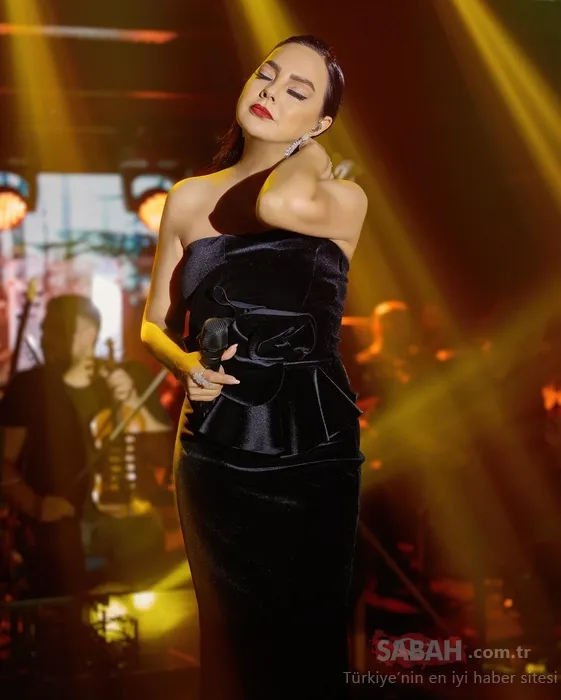 Sahnede rahatsızlandı! 49 yaşındaki Ebru Gündeş hayranlarını korkuttu!