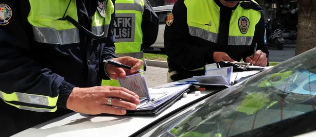 milyonlarca-arac-sahibini-ilgilendiriyor-iste-yeni-trafik-cezalari-1667546989329.jpg