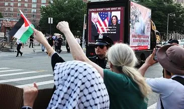 New York’ta, Kamala Harris için düzenlenen etkinliği Filistin destekçileri protesto etti