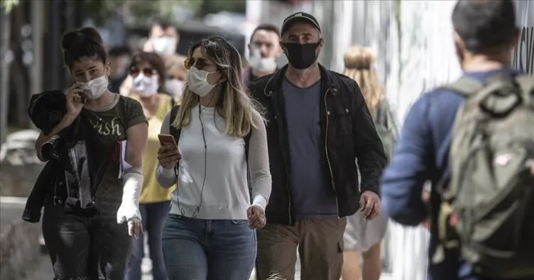 Maskesiz döneme mesafe uyarısı