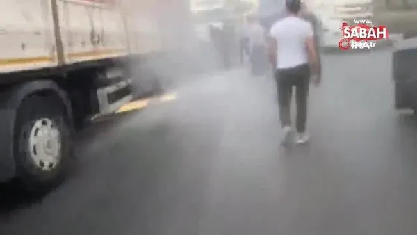 TEM Otoyolu'nda seyir halindeki tırın lastikleri alev aldı | Video