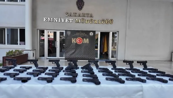 sakaryada-kacak-silah-sevkiyatina-operasyon-konyadan-istanbula-silah-sevkiyatina-sakarya-polisi-darbe-vurdu-1787760854587.jpg