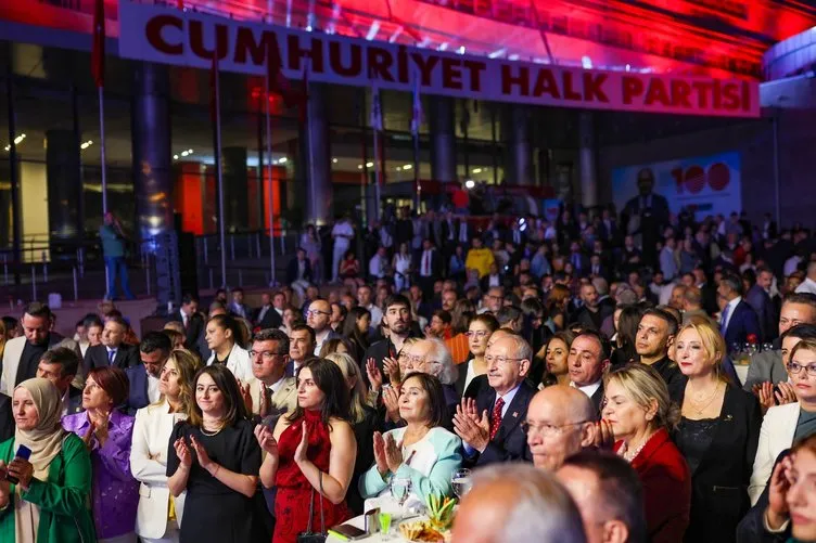 Ekrem İmamoğlu’ndan bir kez daha değişim resti: CHP’nin kutlamalarına katılmadı!