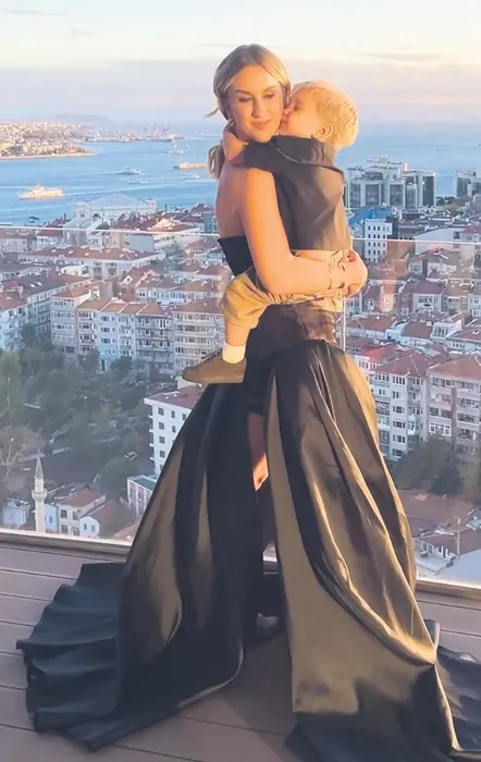 Futbolcu Dries Mertens’in eşi Katrin Kerkhofs: İstanbul’da kendimi keşfettim!