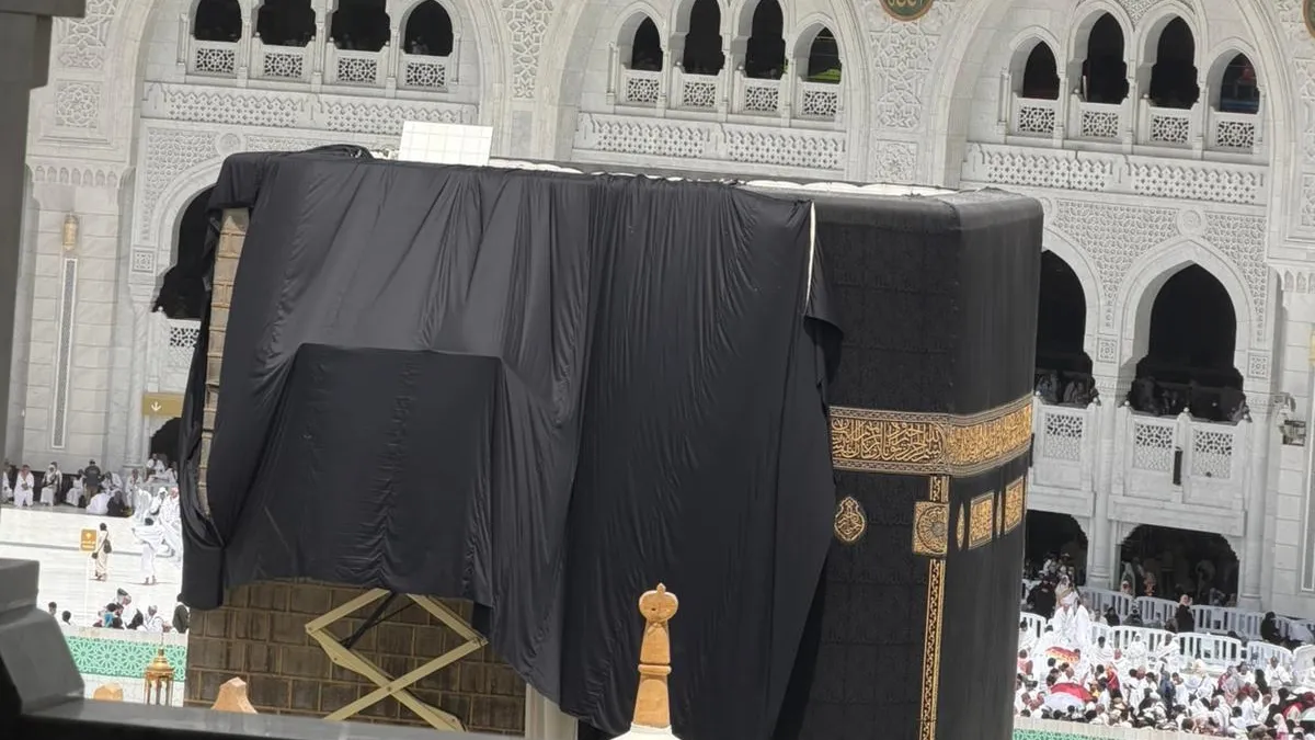 Kutsal topraklarda hac mesaisi: Kâbe ihrama bürünüyor Kutsal topraklarda hac mesaisi: Kâbe ihrama bürünüyor