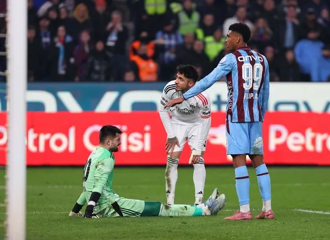 besiktas-trabzonspor-canli-besiktas-ile-trabzonspor-karsi-karsiya-iste-sergen-yalcin-ve-fatih-tekkenin-11leri-1778344152971.jpeg