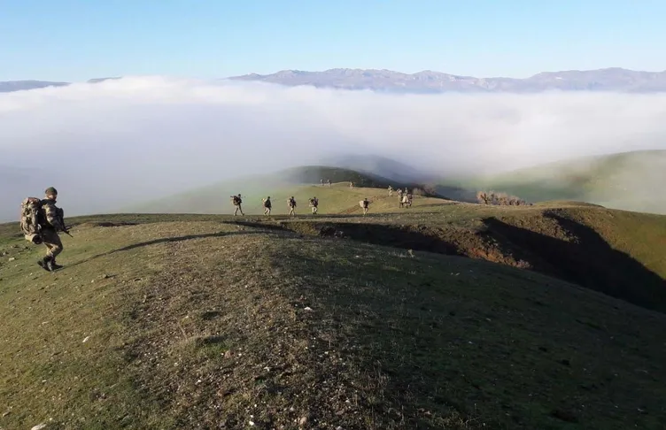 Son Dakika: Diyarbakır'da teröristlerin inleri imha edildi