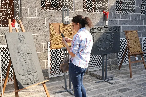 cahit-sitki-taranci-diyarbakir-kultur-yolu-festivalinde-anildi-1791969897251.jpg