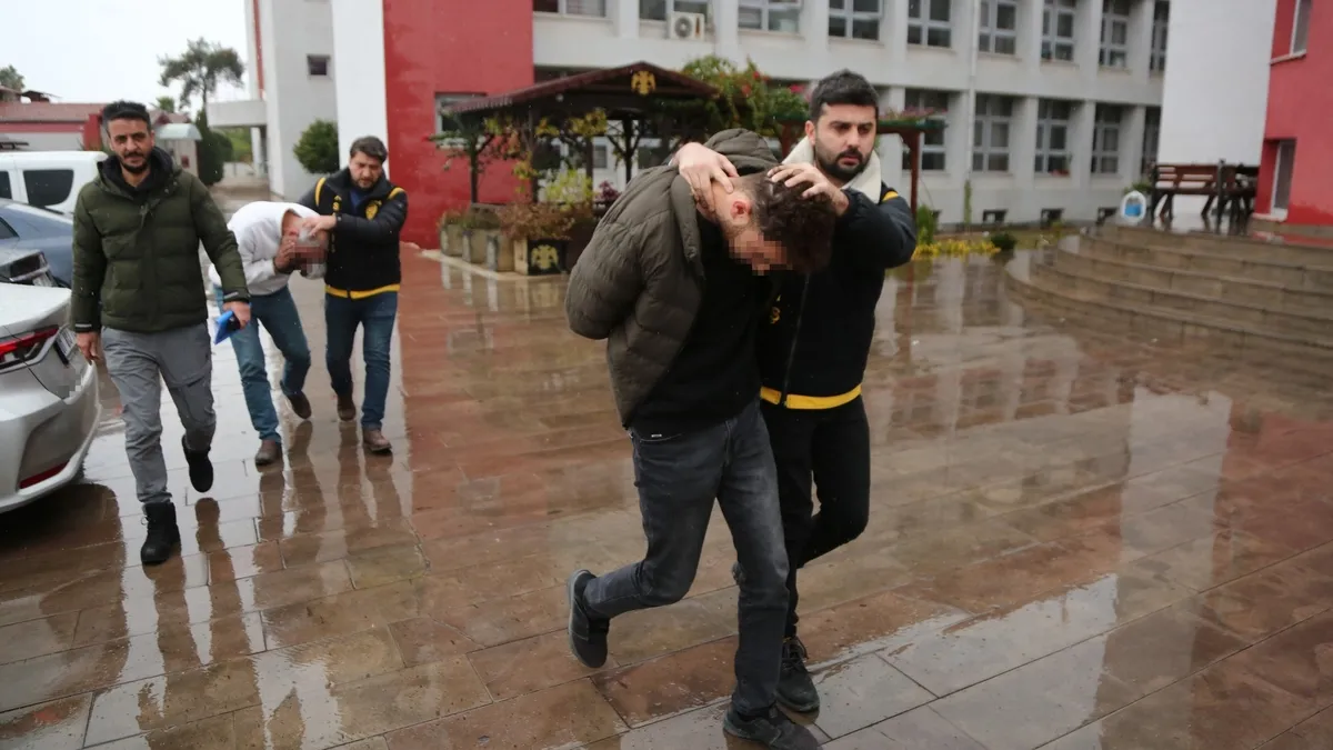 Kaçak sigara cinayetinde yeni gelişme: Kargo şubesi müdürünü öldüren şüpheli tutuklandı! Kaçak sigara cinayetinde yeni gelişme: Kargo şubesi müdürünü öldüren şüpheli tutuklandı!