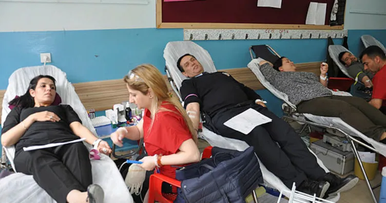 Öğrencilerden kan bağışı etkinliği