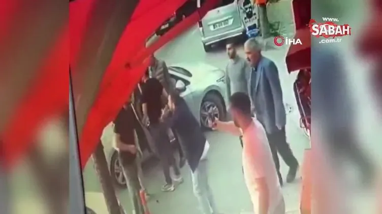 Fatih’te yol ortasına park tartışmasında arbede çıktı! 2 polis yaralandı, 3 şüpheli gözaltına alındı | Video
