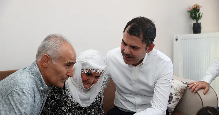 Başkan Erdoğan, depremzede aileyle telefonda görüştü: Zeliha teyzeye söyleyin Tayyip evladına çok dua etsin