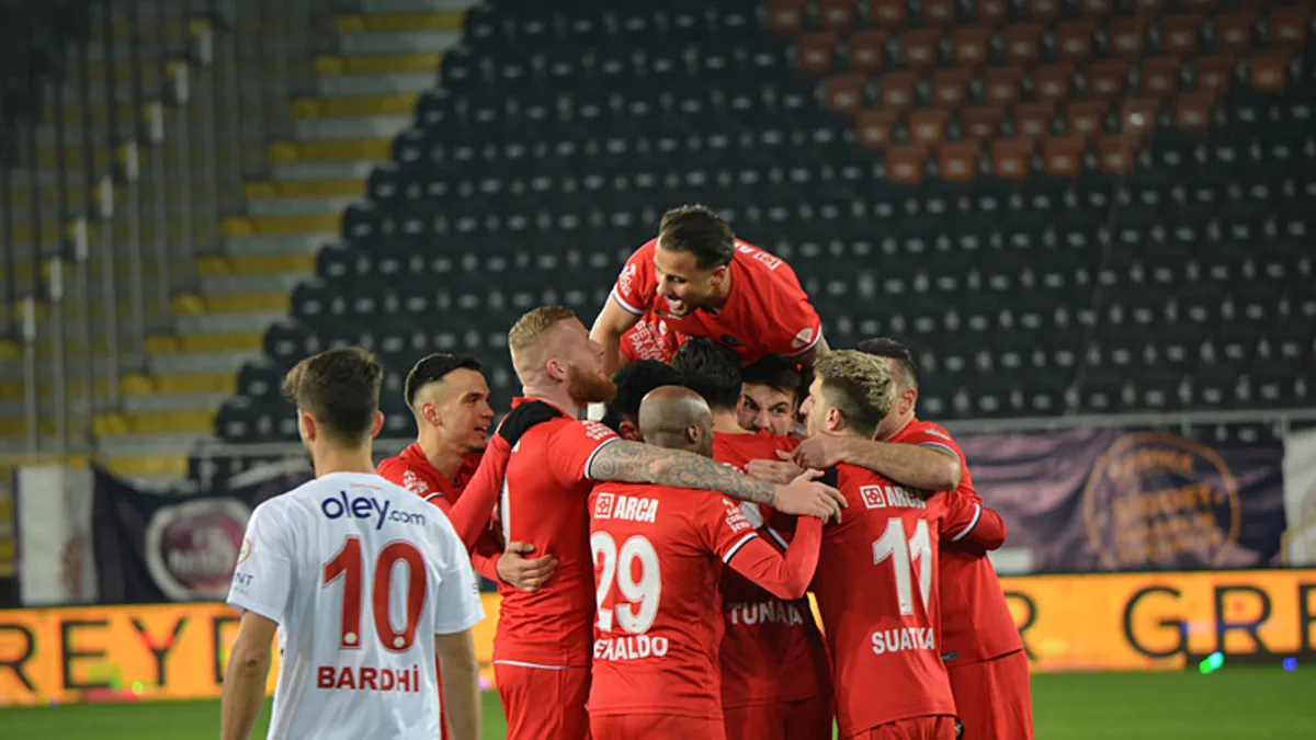 Trendyol 1. Lig: Çorum FK, Ümraniyespor’u 3 golle geçti! Trendyol 1. Lig: Çorum FK, Ümraniyespor’u 3 golle geçti!