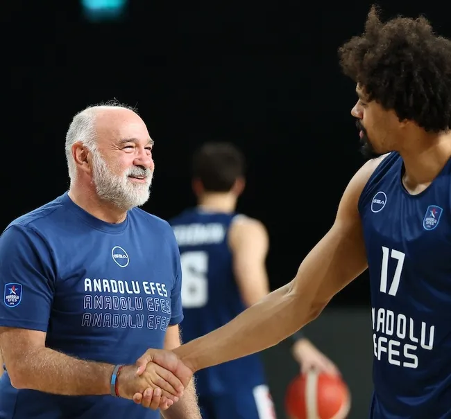 anadolu-efes-20262027-sezonunu-acti-1787647747495.jpg