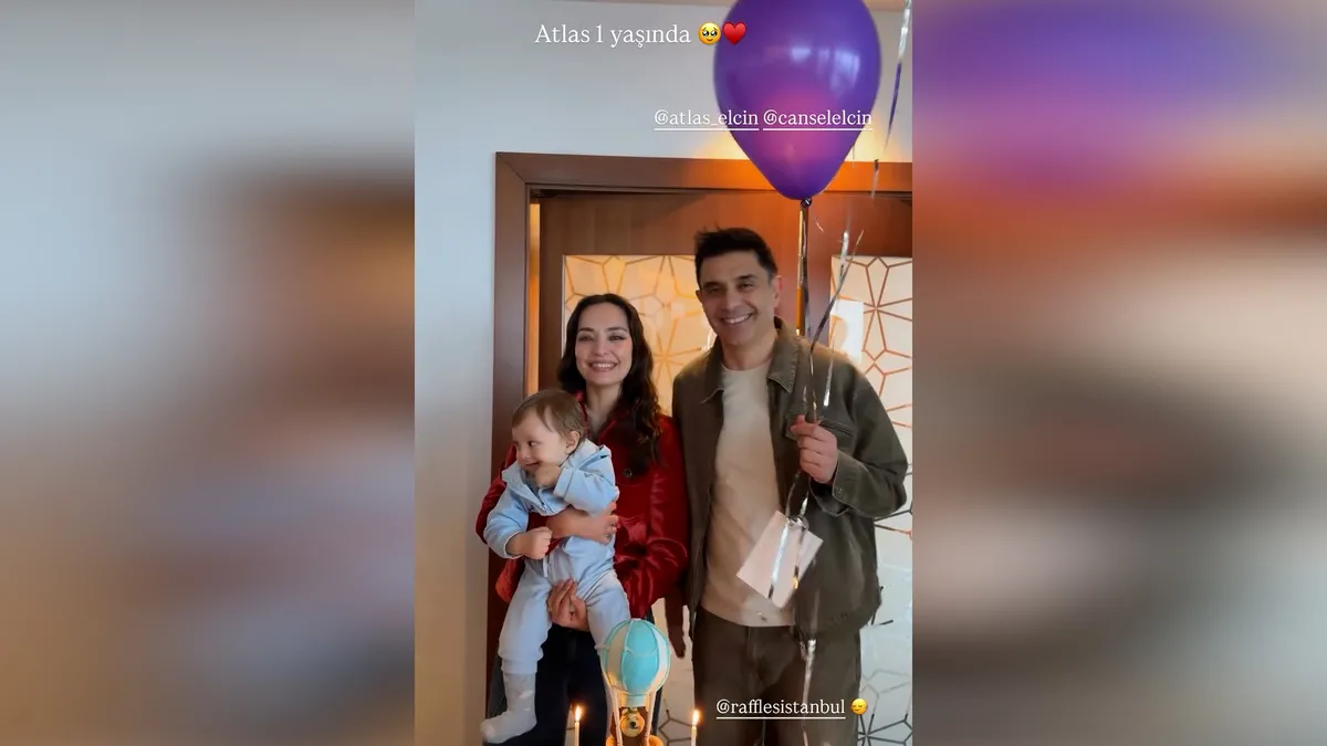Zeynep Tuğçe Bayat ve Cansel Elçin’in çocuğu Atlas 1 yaşına bastı | Video videosunu izle Zeynep Tuğçe Bayat ve Cansel Elçin’in çocuğu Atlas 1 yaşına bastı | Video videosunu izle