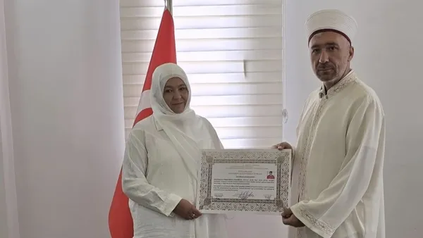 alman-vatandasi-nusaybinde-musluman-oldu-adini-meryem-olarak-degistirdi-1785324079604.jpg