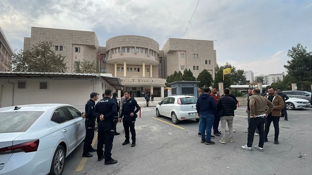 SON DAKİKA… Şanlıurfa Adliyesi’nde patlama: 4 yaralı! SON DAKİKA… Şanlıurfa Adliyesi’nde patlama: 4 yaralı!