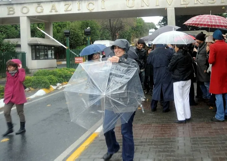 İstanbul’daki şiddetli yağmur sosyal medyayı salladı