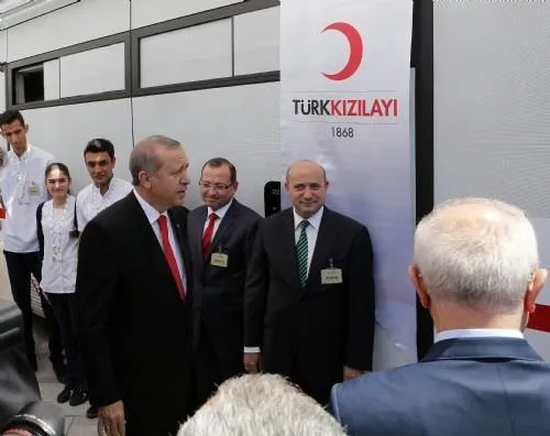 Cumhurbaşkanı Erdoğan’dan kan bağışı çadırına ziyaret