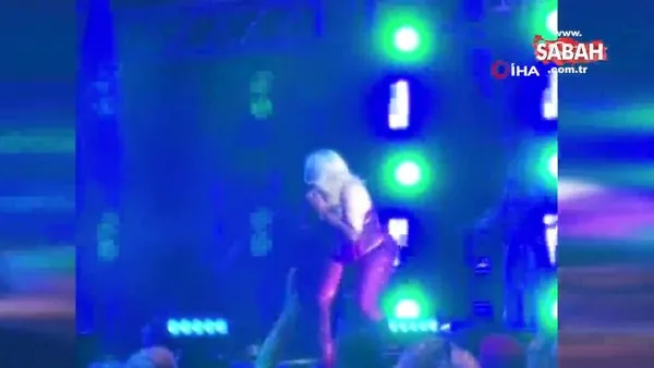 ABD’li sanatçı Bebe Rexha’nın suratına konser sırasında telefon fırlatıldı | Video